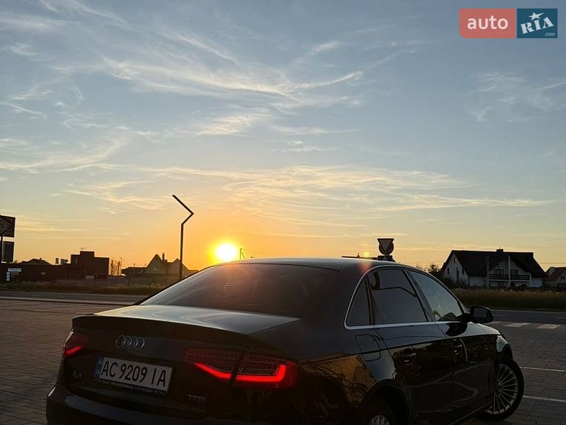 Седан Audi A4 2013 в Луцке