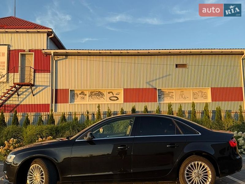Седан Audi A4 2013 в Луцке
