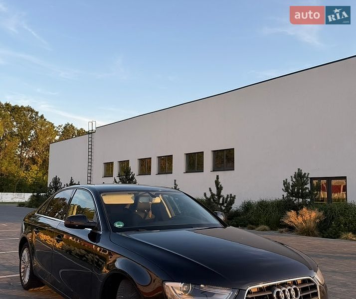Седан Audi A4 2013 в Луцке