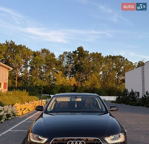 Седан Audi A4 2013 в Луцке