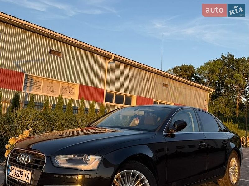 Седан Audi A4 2013 в Луцке
