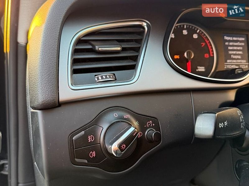 Седан Audi A4 2013 в Луцке