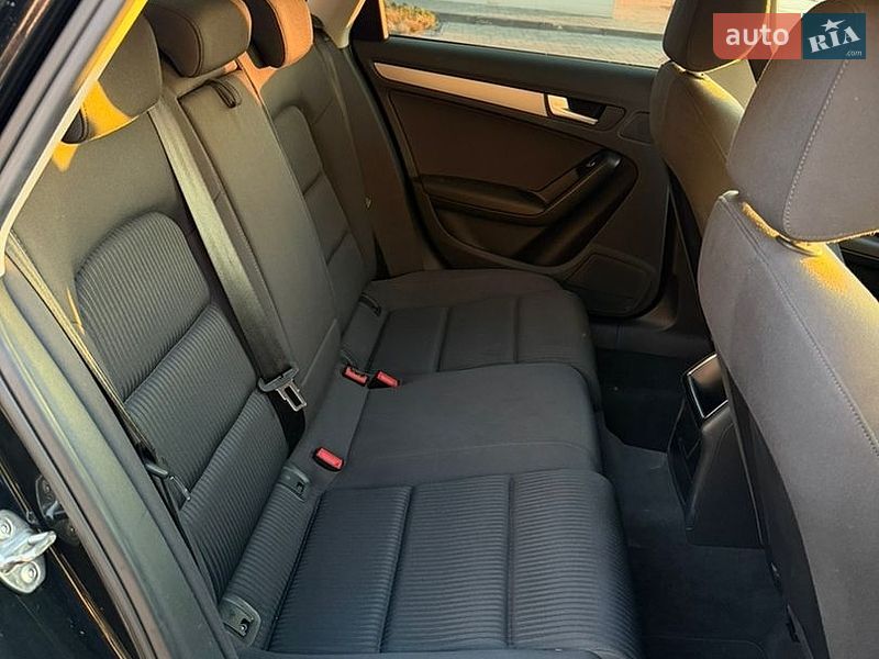 Седан Audi A4 2013 в Луцке