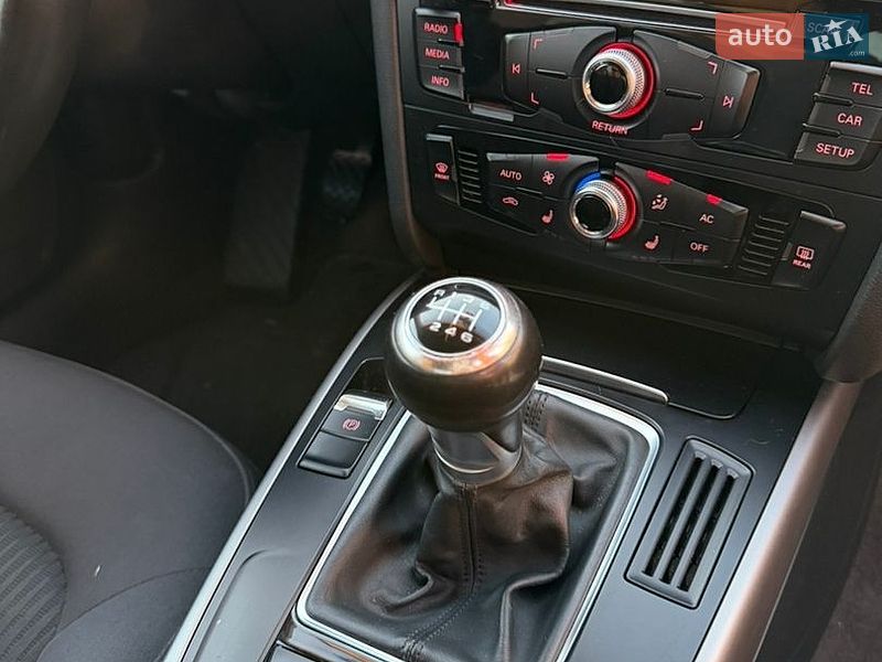 Седан Audi A4 2013 в Луцке