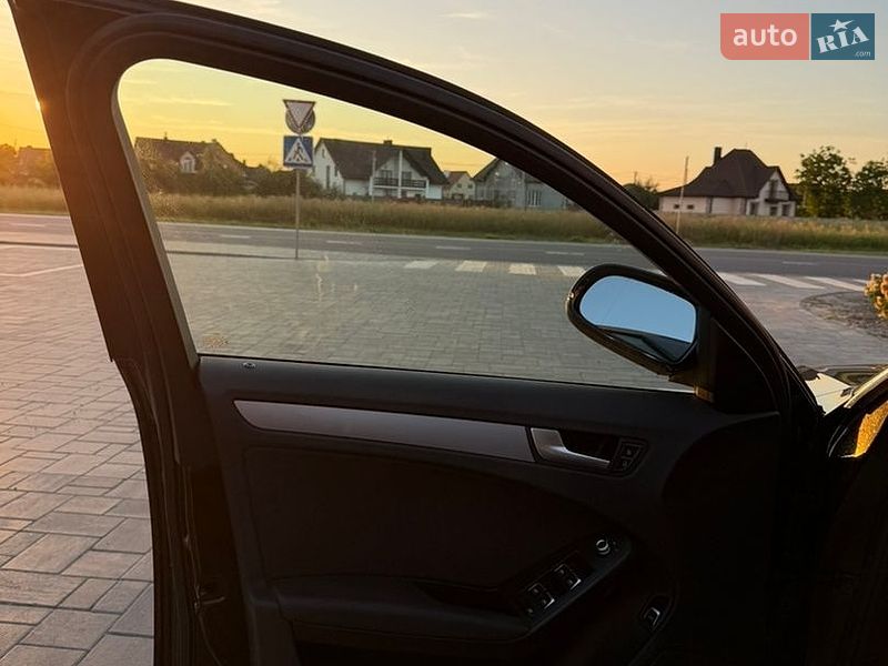 Седан Audi A4 2013 в Луцке
