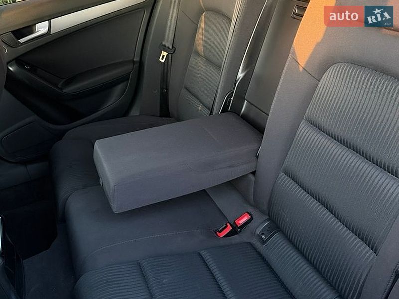 Седан Audi A4 2013 в Луцке