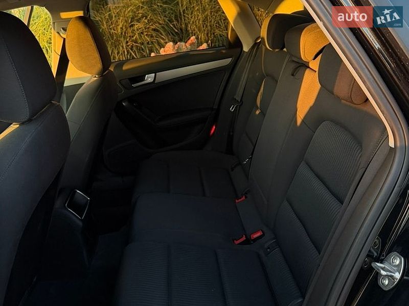 Седан Audi A4 2013 в Луцке