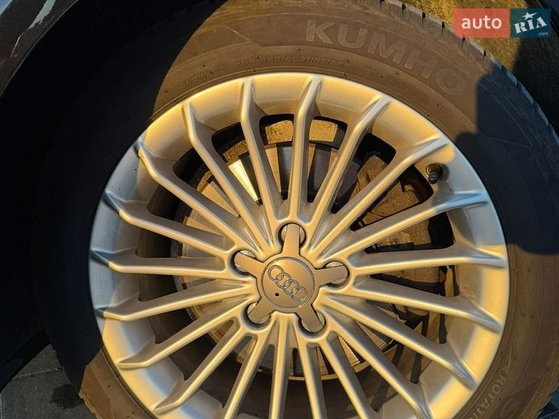 Седан Audi A4 2013 в Луцке