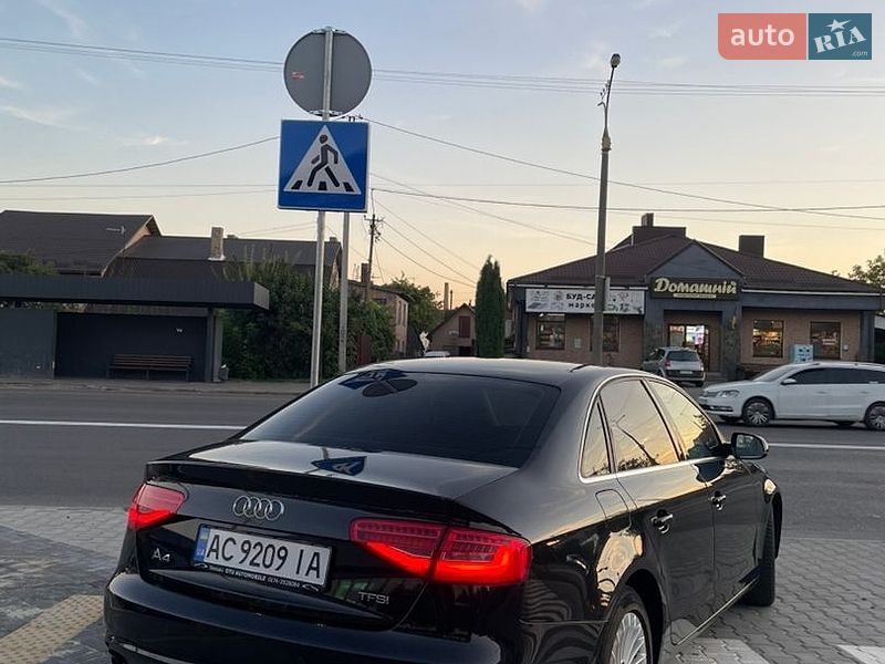 Седан Audi A4 2013 в Луцке