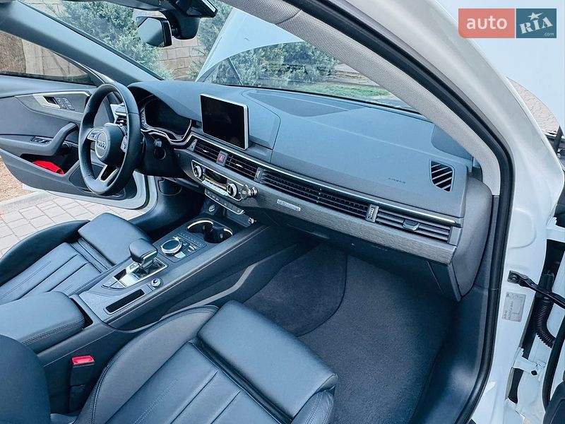 Седан Audi A4 2018 в Одессе