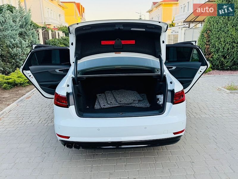 Седан Audi A4 2018 в Одессе