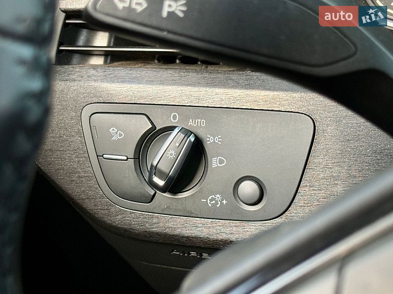 Седан Audi A4 2018 в Харькове