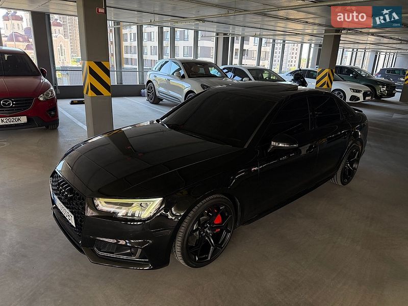 Седан Audi A4 2017 в Киеве