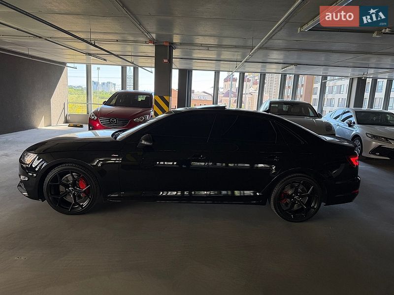 Седан Audi A4 2017 в Киеве