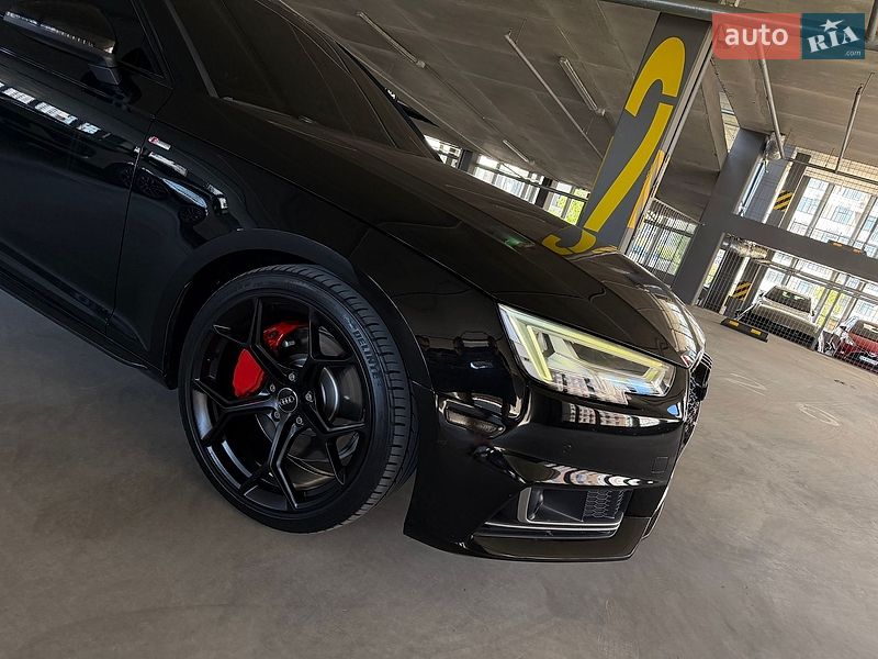 Седан Audi A4 2017 в Киеве