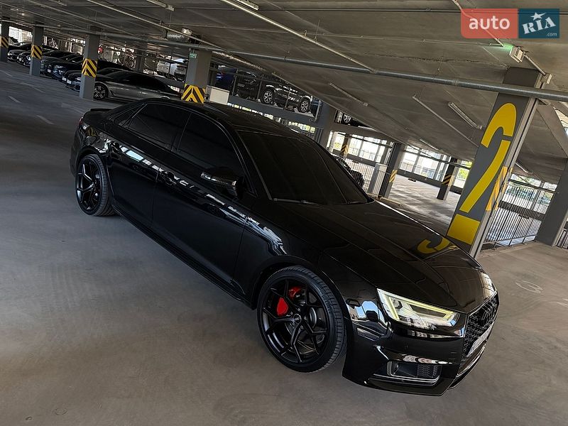 Седан Audi A4 2017 в Киеве