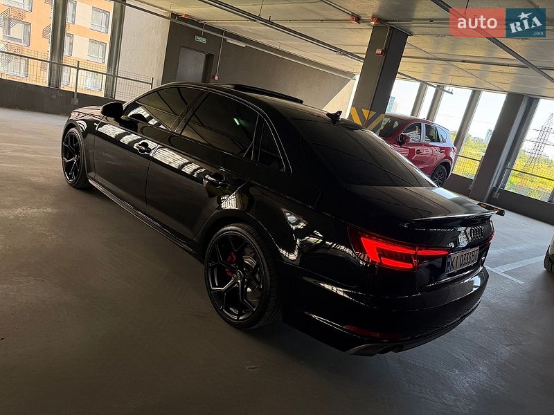 Седан Audi A4 2017 в Киеве