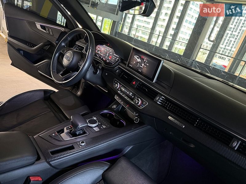 Седан Audi A4 2017 в Киеве