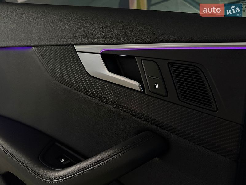 Седан Audi A4 2017 в Киеве