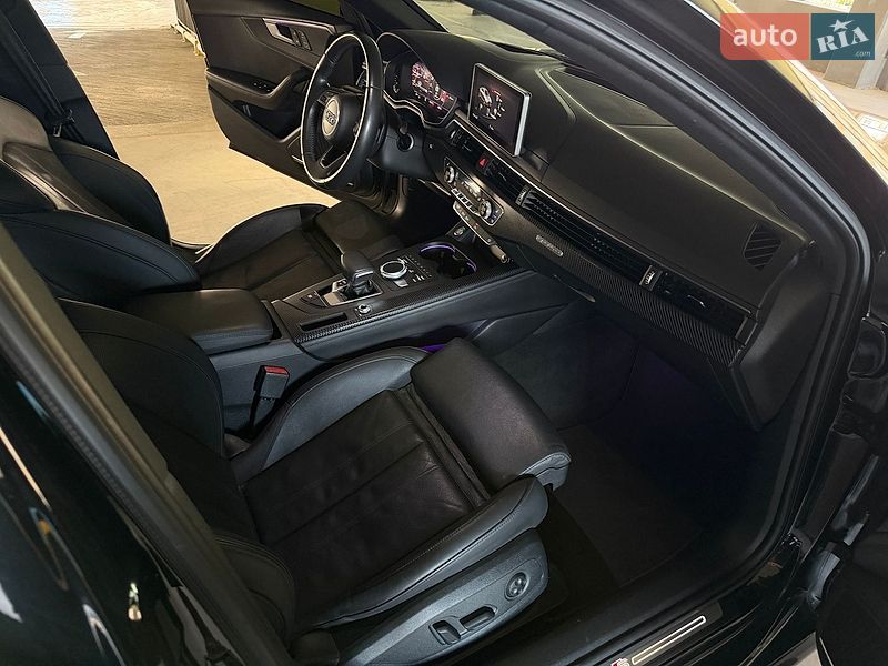 Седан Audi A4 2017 в Киеве