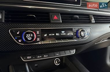 Седан Audi A4 2017 в Киеве