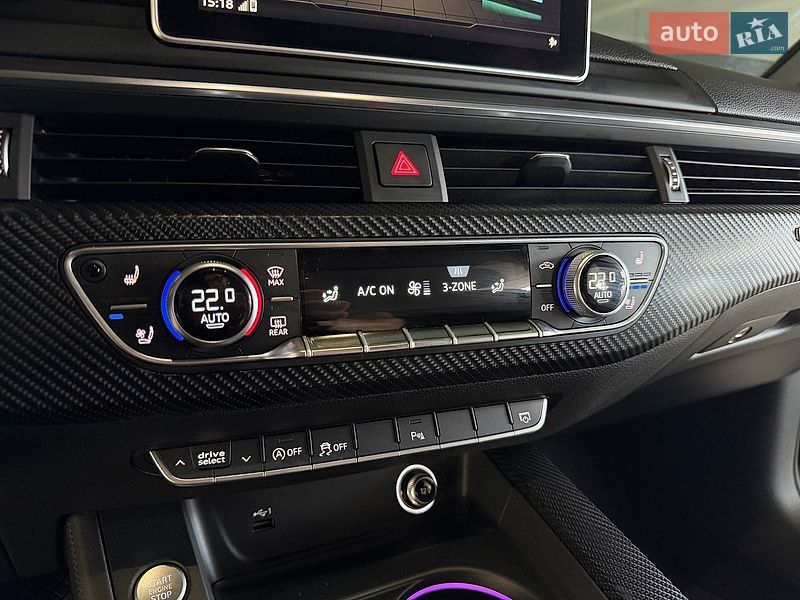 Седан Audi A4 2017 в Киеве