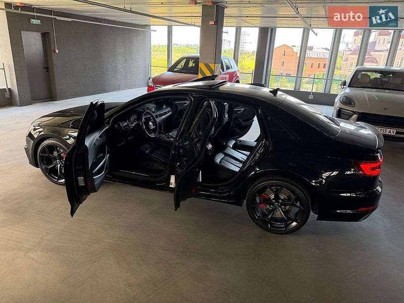 Седан Audi A4 2017 в Киеве