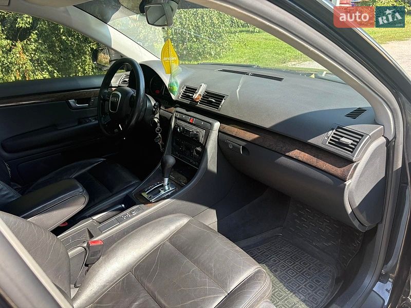 Седан Audi A4 2005 в Обухове