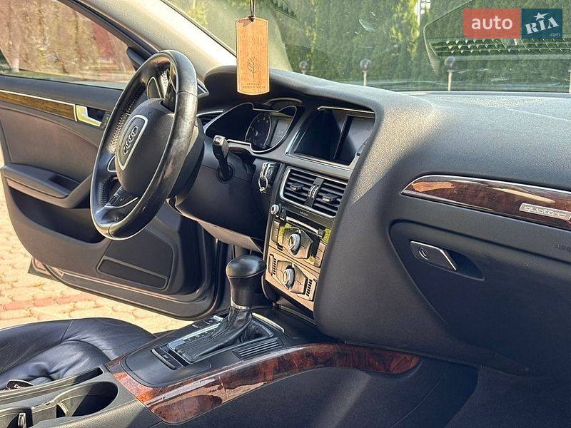 Седан Audi A4 2012 в Дунаївцях