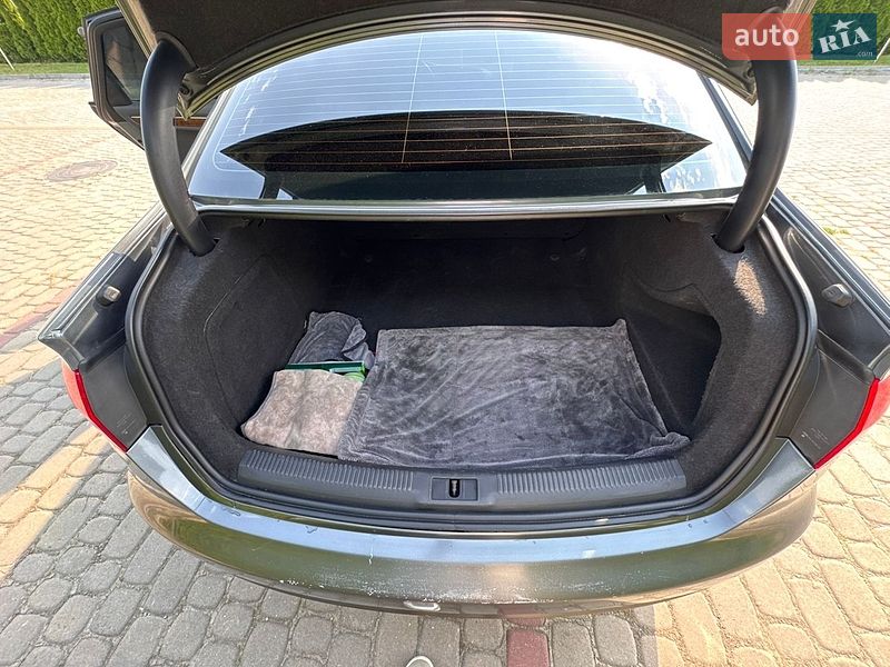 Седан Audi A4 2012 в Дунаївцях