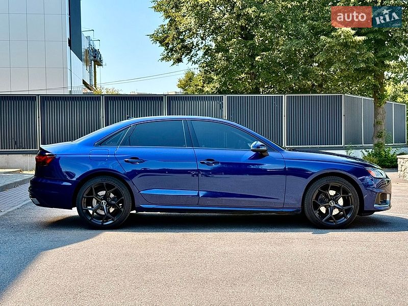 Седан Audi A4 2020 в Виннице