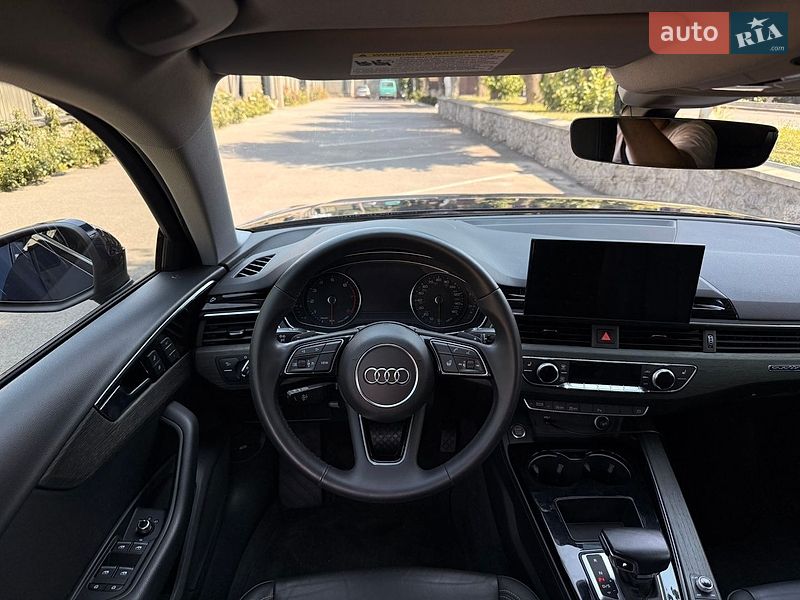 Седан Audi A4 2020 в Виннице
