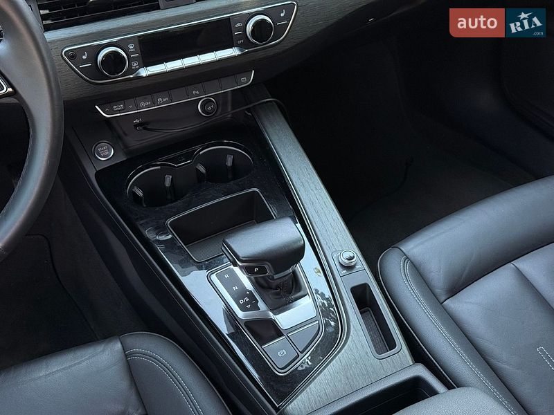 Седан Audi A4 2020 в Виннице