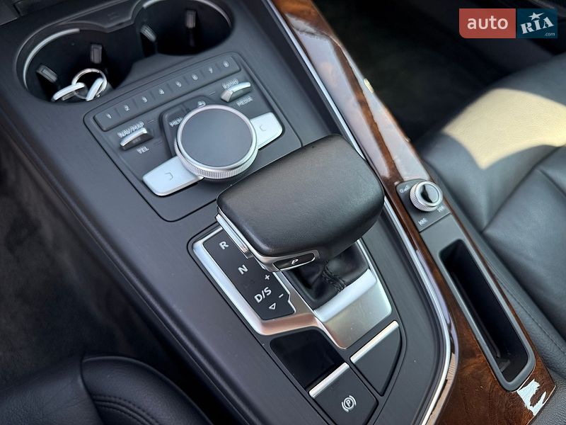 Седан Audi A4 2017 в Львове