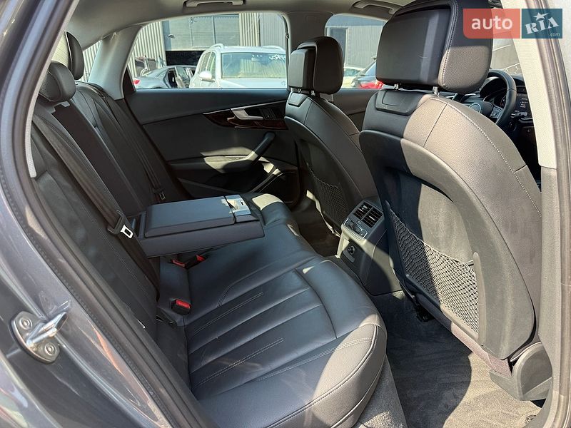 Седан Audi A4 2017 в Львове