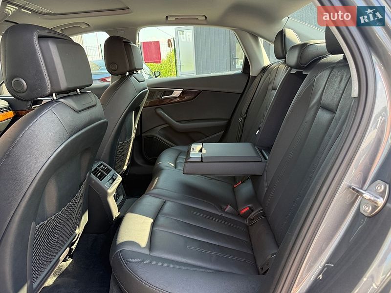 Седан Audi A4 2017 в Львове