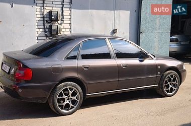 Седан Audi A4 1996 в Ирпене