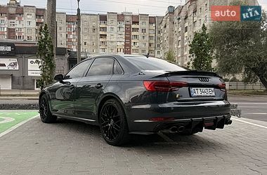 Седан Audi A4 2016 в Ивано-Франковске