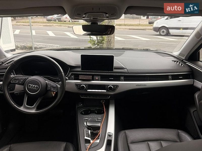 Седан Audi A4 2016 в Ивано-Франковске