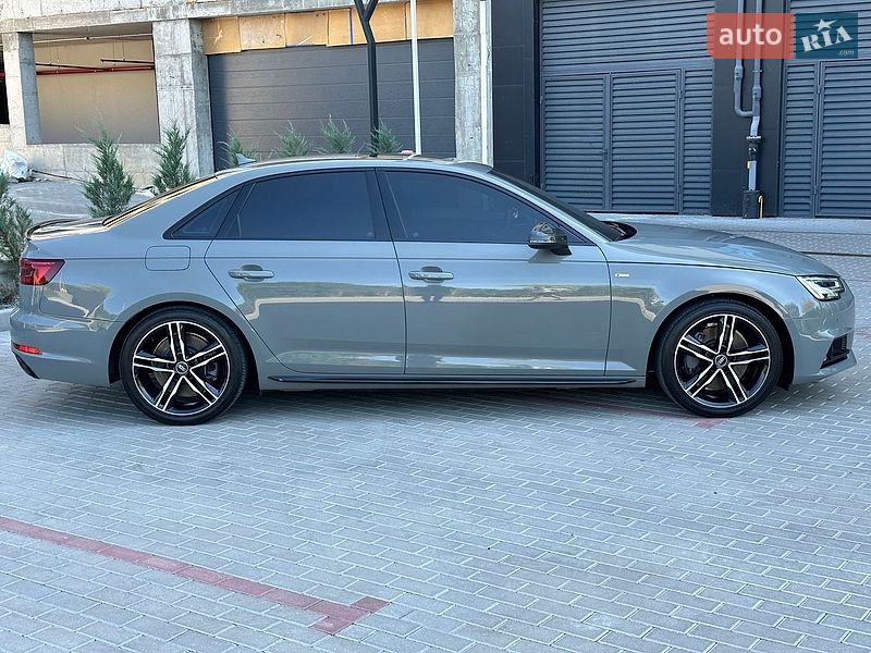 Седан Audi A4 2018 в Ровно