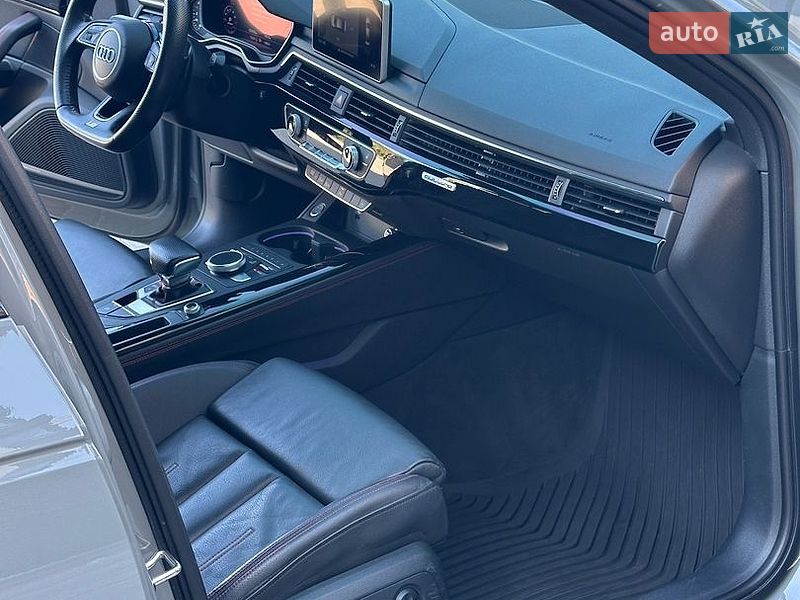 Седан Audi A4 2018 в Ровно
