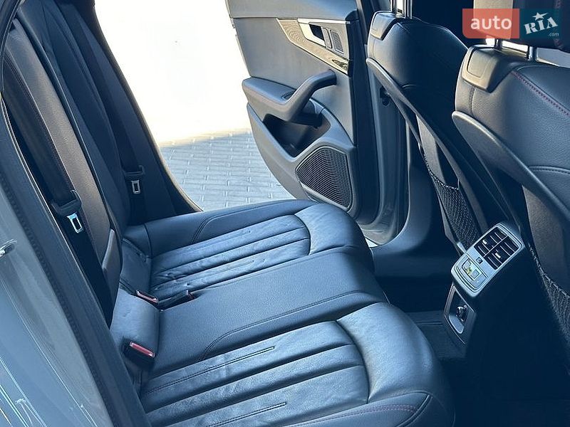Седан Audi A4 2018 в Ровно