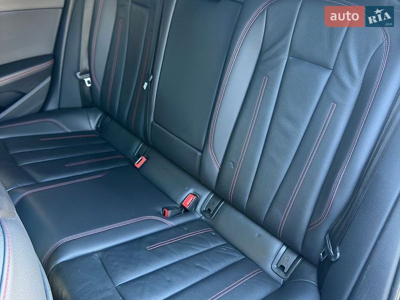 Седан Audi A4 2018 в Ровно