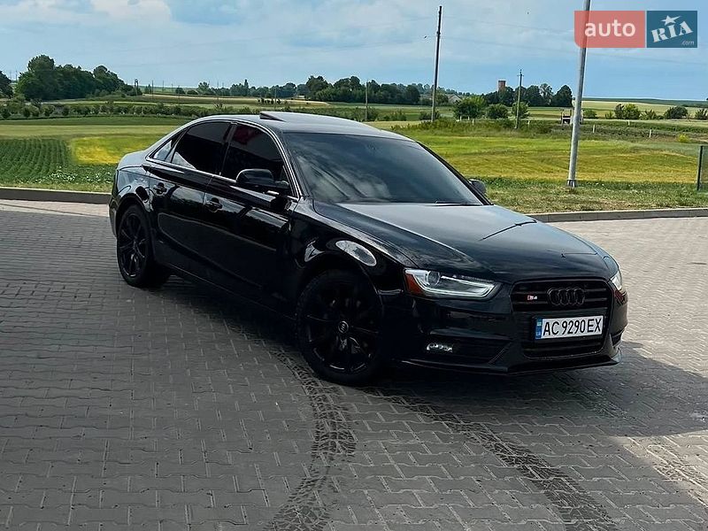 Седан Audi A4 2012 в Горохові