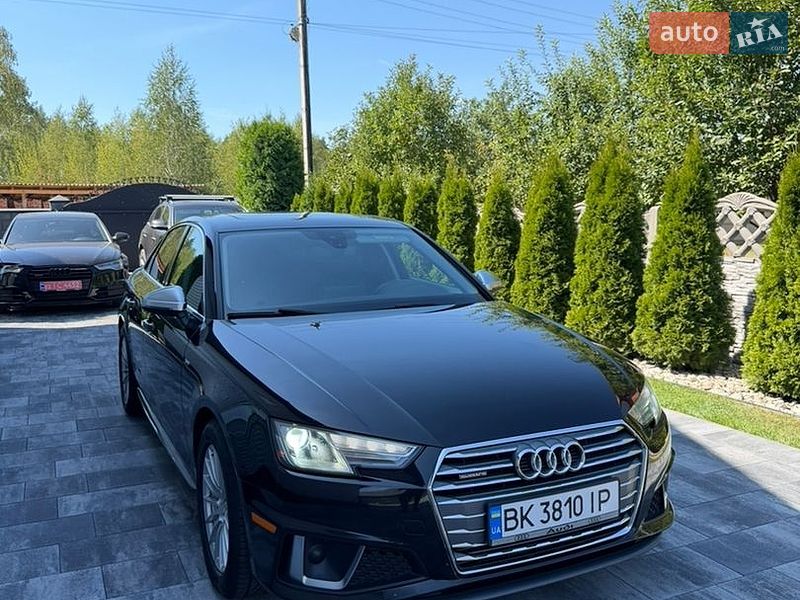Седан Audi A4 2018 в Ровно