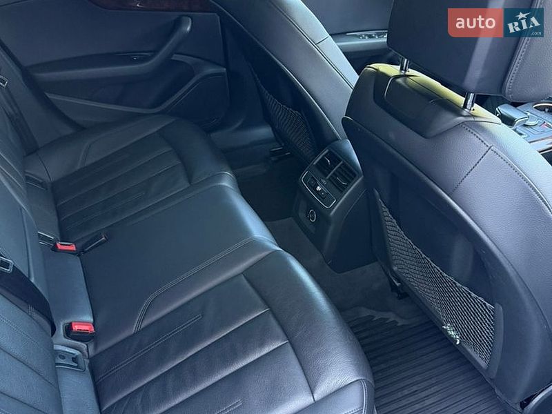 Седан Audi A4 2018 в Ровно