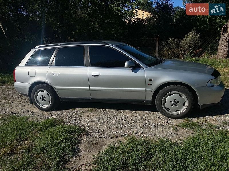 Універсал Audi A4 1998 в Звягелі