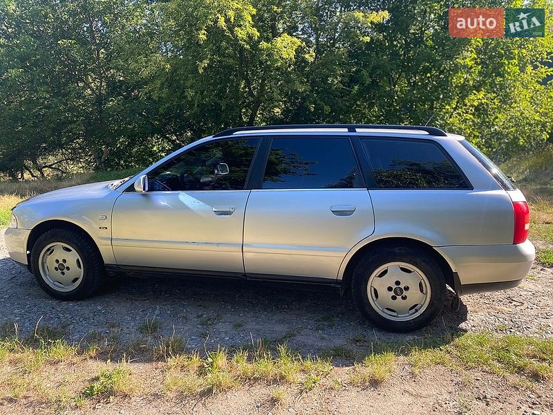 Універсал Audi A4 1998 в Звягелі