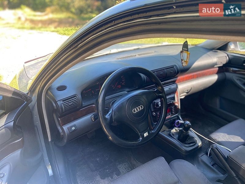 Універсал Audi A4 1998 в Звягелі