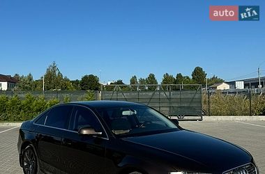 Седан Audi A4 2012 в Виннице